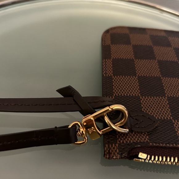 NWOT LOUIS VUITTON DAMIER WITH RED INSIDE POUCHETTE WRISLET CLUTCH W DUST BAG - Picture 6 of 14